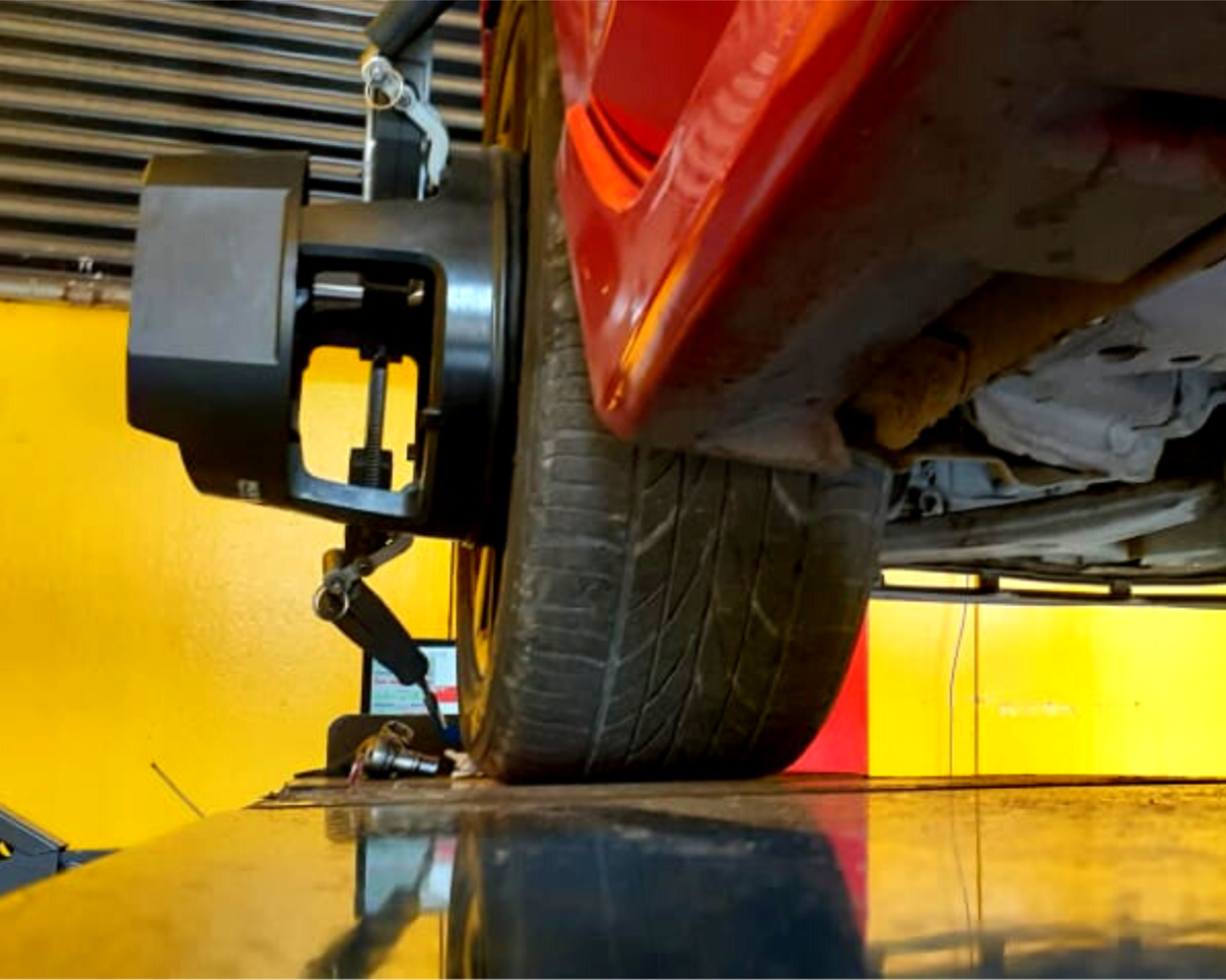 “La importancia de la alineación de neumáticos: Cómo maximizar el rendimiento y la seguridad en la carretera”